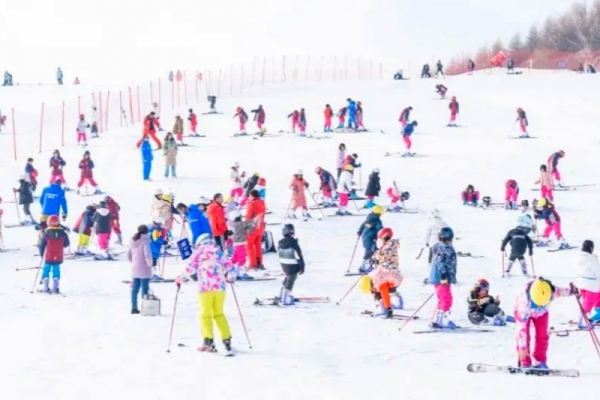 12月15日神農架中和國際滑雪場暢滑開板