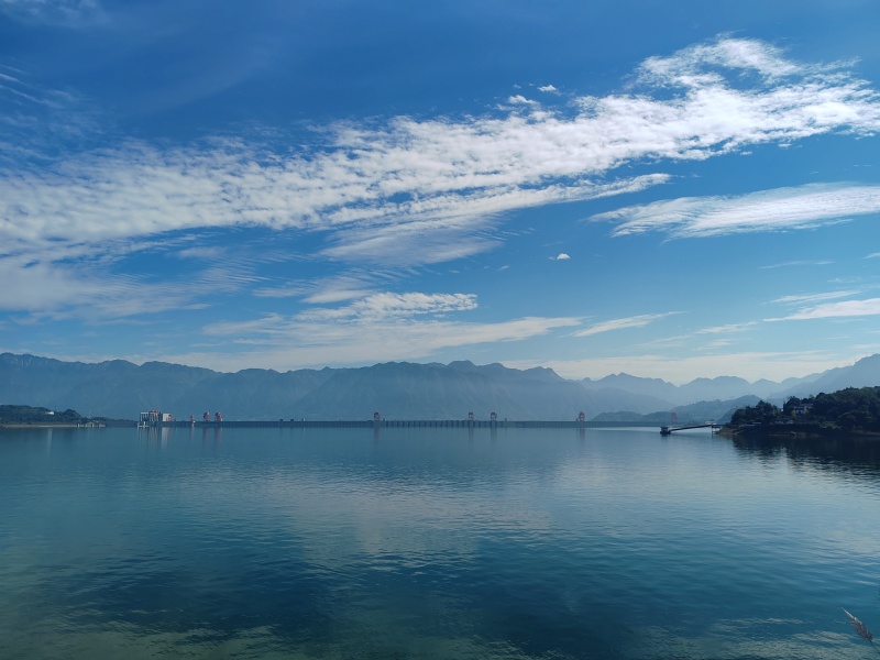 高峽出平湖